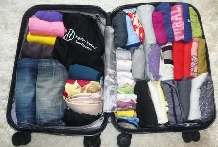 Hãy tận dụng mọi khoảng trống trong vali để chứa đồ khi đi du lịch.