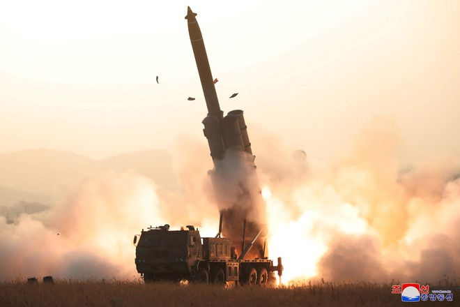 Hình ảnh bệ phóng tên lửa siêu lớn được Triều Tiên công bố vào ngày 1/11. Ảnh: KCNA.