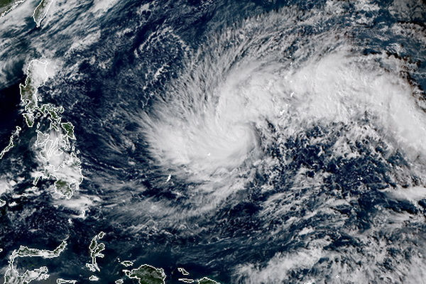 Hình ảnh vệ tinh của cơn bão Kammuri. Ảnh: accuweather.com