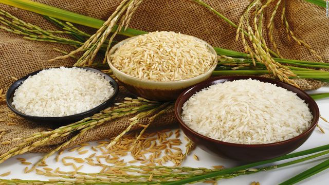 Giá gạo lẻ 6/12 giảm nhẹ, nguồn cung gạo trong nước đang ít dần