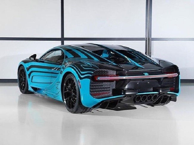 Bugatti Chiron Zebra 1 of 1 sở hữu màu sơn ngoại thất độc đáo, có một không hai này sẽ thuộc về tay một đại gia Mỹ.