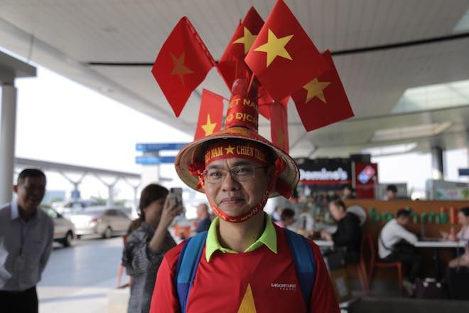  Nhiều phong cách cổ vũ ấn tượng của người hâm mộ bóng đá Việt Nam. 