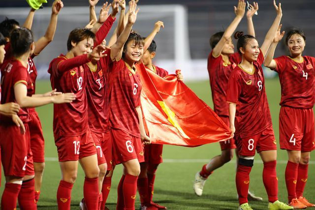 Niềm vui của các cầu thủ nữ Việt Nam sau chiến thắng tại trận chung kết trước Thái Lan.