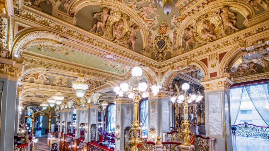 Chiêm ngưỡng quán cà phê đẹp nhất thế giới, lộng lẫy như cung điện hoàng gia