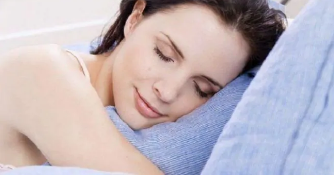 Một vài mẹo chăm sóc làn da trước khi ngủ, không tốn nhiều thời gian, công sức nhưng rất hiệu quả ngay cả khi bạn say giấc.