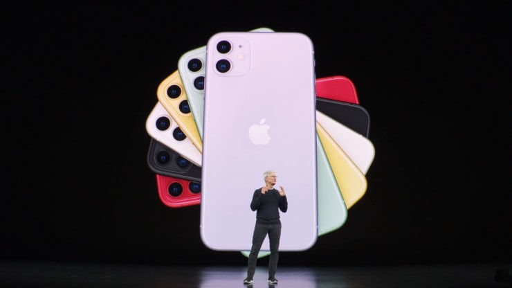 Tim Cook giới thiệu iPhone 11.