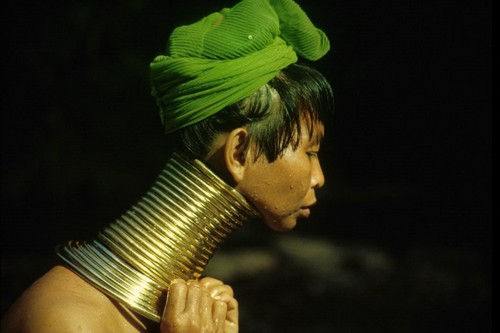 10 xu hướng làm đẹp kỳ lạ nhất mà bạn không thể hiểu được