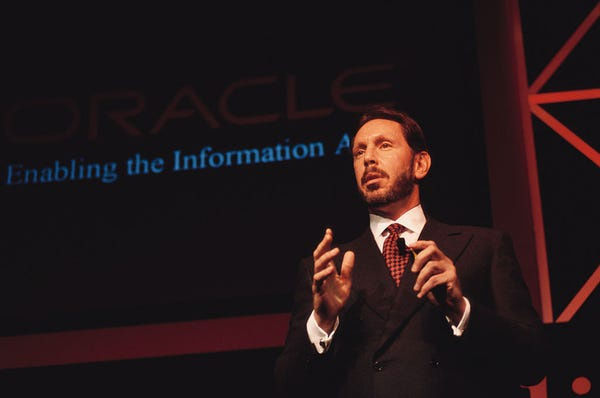 Larry Ellison đồng sáng lập Oracle vào năm 1977 khi ông 33 tuổi. Ông nảy ra ý tưởng với công ty phần mềm này sau khi nhận thấy một lỗ hổng trong cơ sở quản lý dữ liệu.
