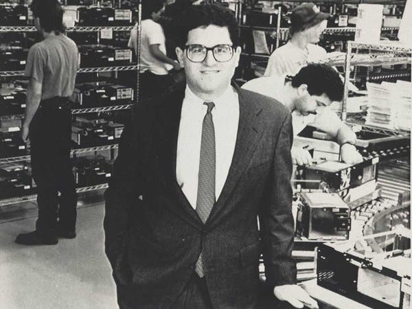 Michael S. Dell chính thức thành lập công ty của mình dưới tên PC's Limited vào năm 1984