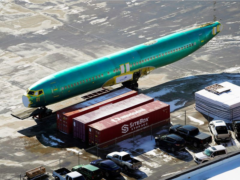 Tờ Seattle Times đưa tin hôm 15/12 rằng ban điều hành của Boeing đang cân nhắc một lời đề nghị từ cơ quan quản lý cấp trên để tạm thời ngừng sản xuất chiếc 737 Max ở Renton, bang Washington, bắt đầu từ tháng 1.