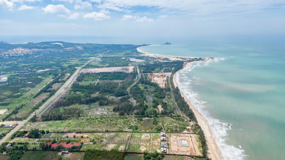 Dải đất dọc biển khu vực Tân Thành, Hàm Thuận Nam sẽ hình thành đại đô thị du lịch biển với hàng loạt các tổ hợp du lịch, giải trí, nghỉ dưỡng đỉnh cao