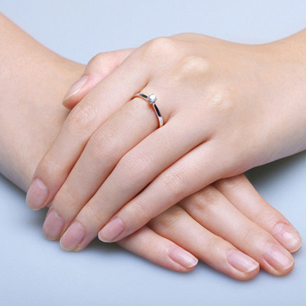 Vì sao phải đeo nhẫn cưới vào ngón áp út mà không đeo vào các ngón khác?