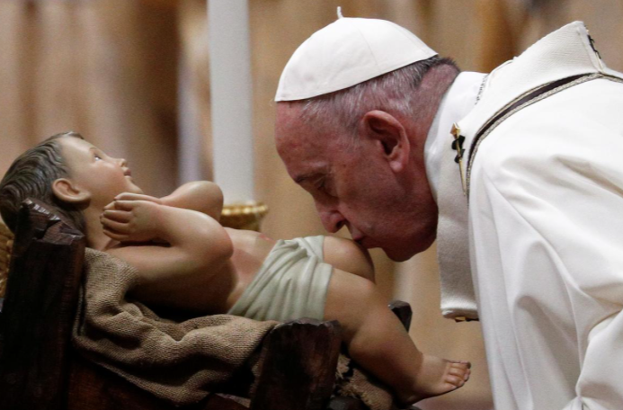 Giáo hoàng Francis cử hành bí tích tại Vương cung Thánh đường St. Peter, Vatican. Ảnh: AFP.