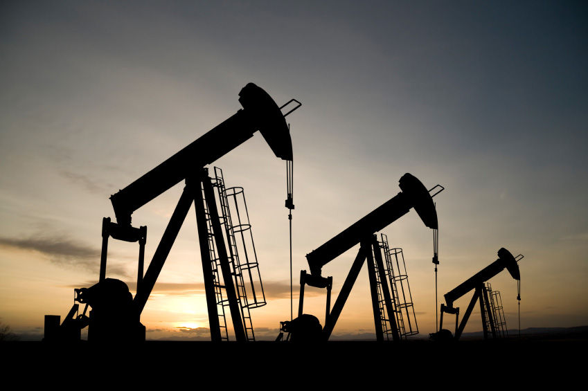 Giá xăng dầu ngày 26/12: Tăng mạnh khi Nga giữ lời hứa với OPEC.