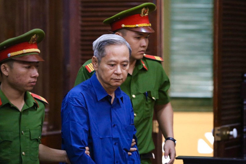 Ông Nguyễn Hữu Tín trong phiên xét xử sáng nay 26/12. Ảnh: HOÀNG GIANG