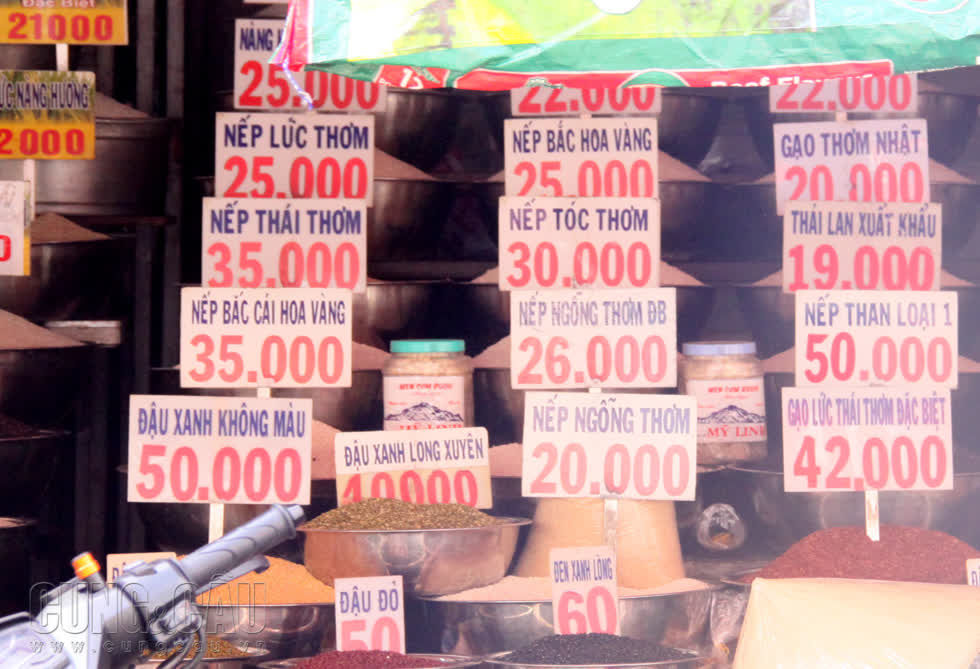 Xuất khẩu tiếp tục tăng, giá gạo lẻ ổn định tại chợ