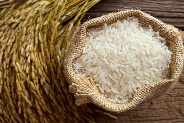 Xuất khẩu gạo ổn định, giá cám vàng vẫn còn thấp