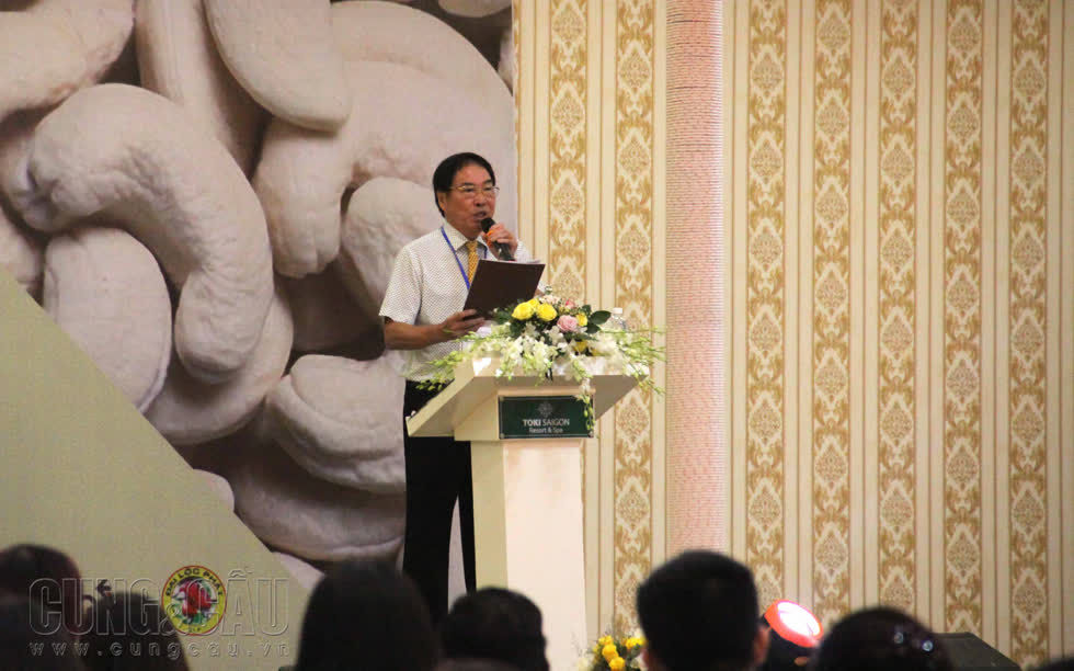 Ông Phạm Văn Công, chủ tịch Vinacas phát biểu tại Hội nghị.