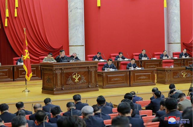   Hãng thông tấn Trung ương Triều Tiên (KCNA) hôm 30/12 cho biết ông Kim đã chủ trì phiên họp ngày thứ hai (29/12) của Hội nghị toàn thể lần thứ 5 Ủy ban Trung ương khóa 7 đảng Lao động Triều Tiên (WPK).  