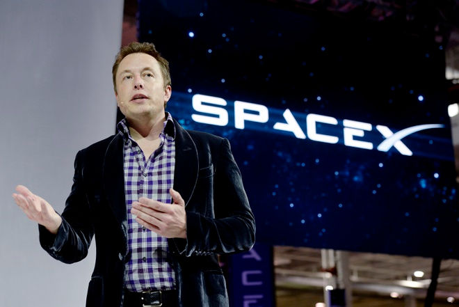 Cũng như Jeff Bezos, ông chủ Tesla cũng gửi gắm khát vọng chinh phục vũ trụ vào Công ty SpaceX. Vào tháng 3, công ty của Elon Musk phóng thành công tên lửa không người lái lên Trạm Vũ trụ Quốc tế (ISS).