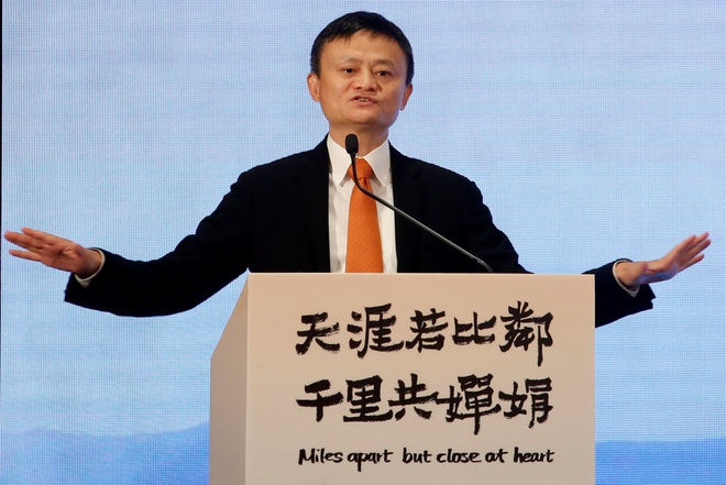 Jack Ma từng là một giáo viên dạy tiếng Anh trước khi trở thành tỷ phú sở hữu 41,8 tỷ USD, chỉ đứng sau tỷ phú Ấn Độ Mukesh Ambani trong bảng xếp hạng tỷ phú châu Á, theo Bloomberg. 