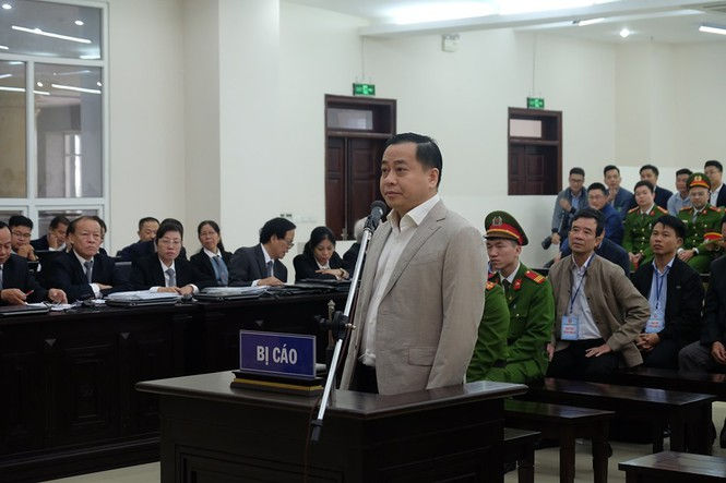 Bị cáo Phan Văn Anh Vũ có mặt tại phiên tòa sáng nay.