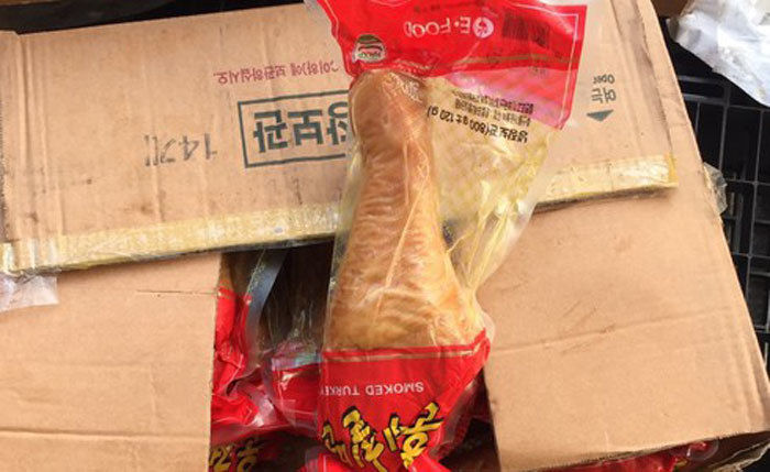 Lực lượng QLTT Hà Nội phát hiện 12 tấn đùi gà tây không rõ nguồn gốc xuất xứ.