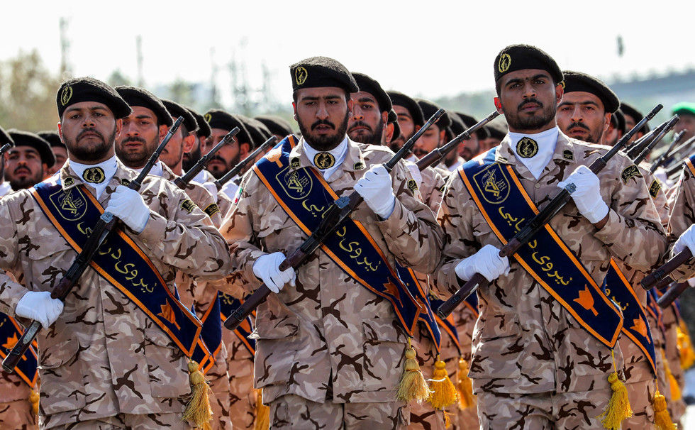 Lực lượng Vệ binh cách mạng Hồi giáo Iran (IRGC) chịu trách nhiệm thiết lập các phòng tuyến ở bên ngoài lãnh thổ nước này.