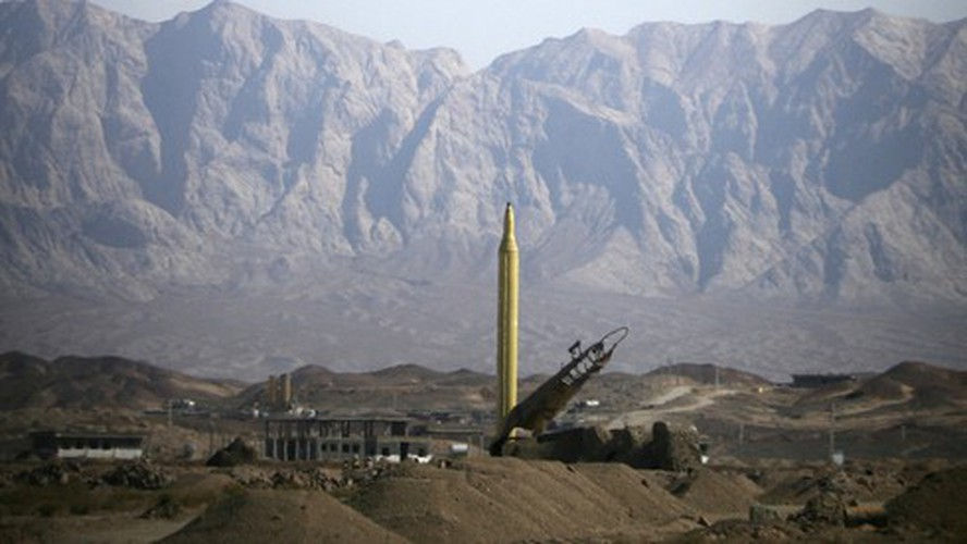  Iran bắt đầu phát triển loại tên lửa Shahab-3 trong giai đoạn 1997-2002, sau đó đưa khoảng 50 quả đạn vào biên chế năm 2003.