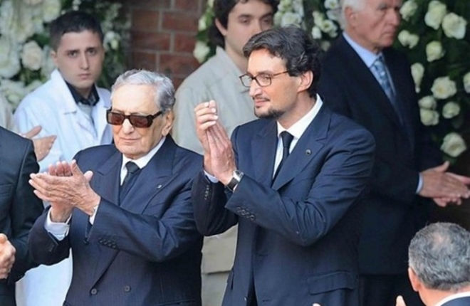 Năm 2015, Michele Ferrero (trái) qua đời. Từ đó, công ty hoàn toàn do Giovanni quản lý. Ông nắm giữ đồng thời chức CEO và chủ tịch trong 2 năm, sau đó bổ nhiệm Lapo Civiletti làm CEO năm 2017.