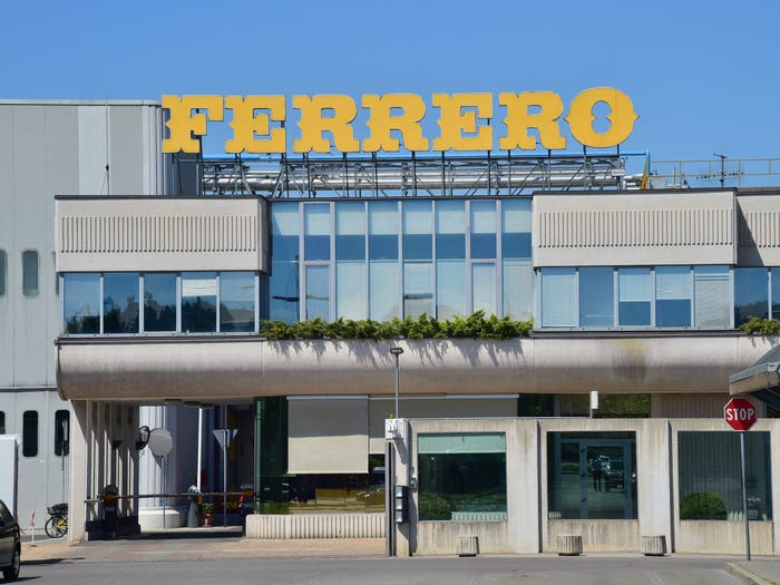 Cả vị tỷ phú lẫn tập đoàn Ferrero đều rất kín tiếng trước công chúng. Năm 2011, họ lần đầu cho phép các nhà báo đi thăm nhà máy sản xuất bánh kẹo của mình sau hơn 65 năm. Tập đoàn này sợ các đối thủ cạnh tranh sẽ sao chép các công thức chế tạo sản phẩm của Ferrero.