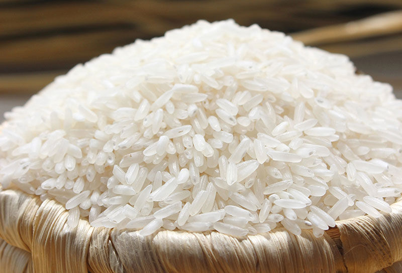 Giá gạo xuất khẩu 7/1 giảm nhẹ, gạo lẻ ổn định tại các chợ