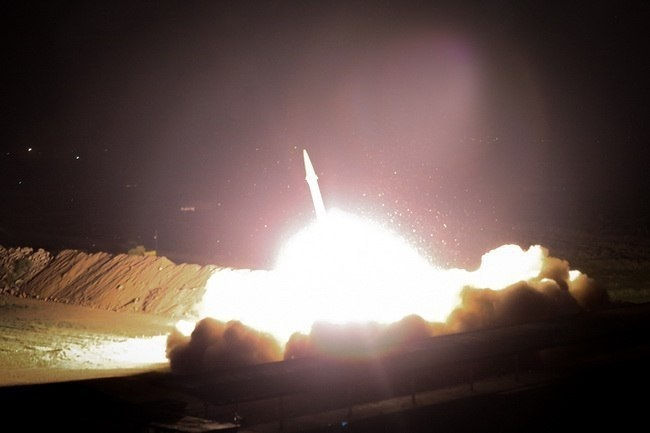 Hình ảnh tên lửa rời bệ phóng do hãng thông tấn FarsNewscủa Iran công bố sáng 8/1. Ảnh:Fars News. 