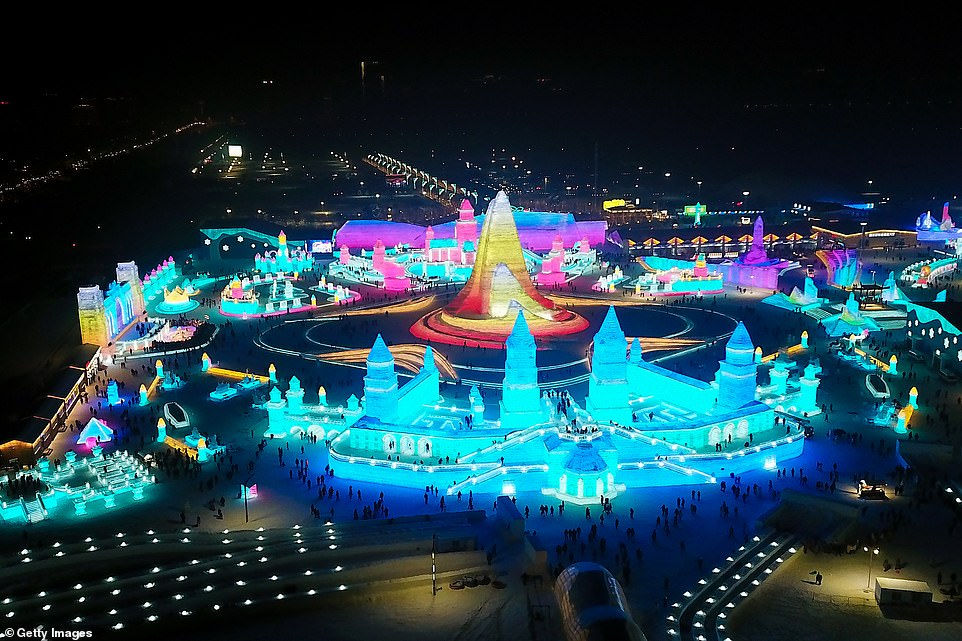 Mãn nhãn lễ hội băng tuyết lớn nhất thế giới tại Trung Quốc