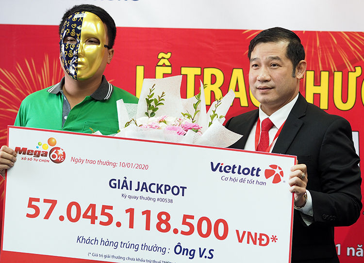 Tài xế Grabike trúng Jackpot hơn 57 tỷ đồng, vẫn muốn chạy xe ôm mỗi ngày