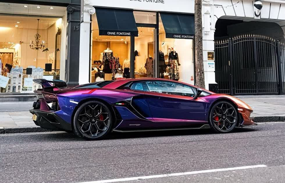 Ngắm Lamborghini Aventador SVJ với màu hơn trị giá lên đến 1,5 tỷ đồng
