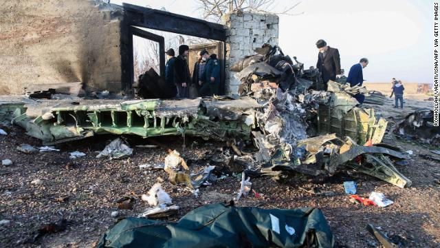 Hiện trường vụ tai nạn máy bay ở Iran.