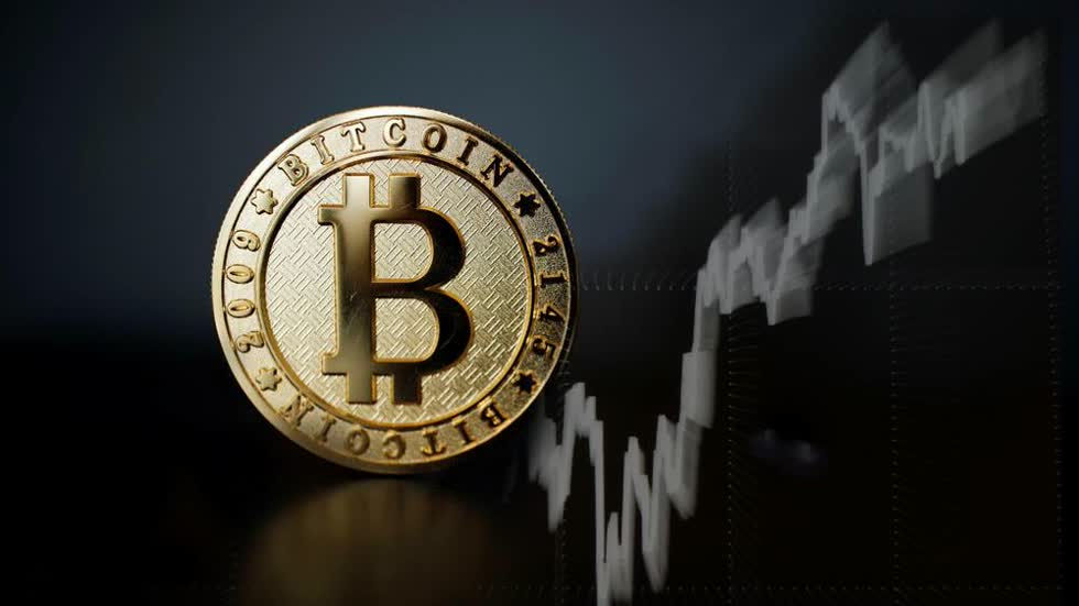 Giá tiền ảo hôm nay 15/1: Bitcoin chạm đỉnh 8.700 USD.