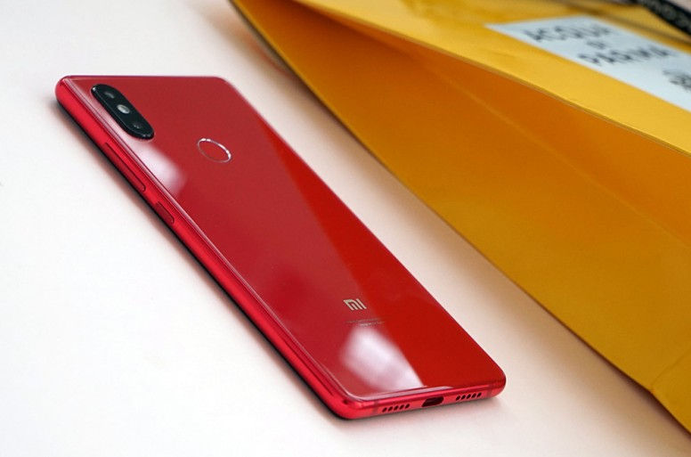 5 smartphone đỏ rực rỡ đáng mua trong dịp Tết này