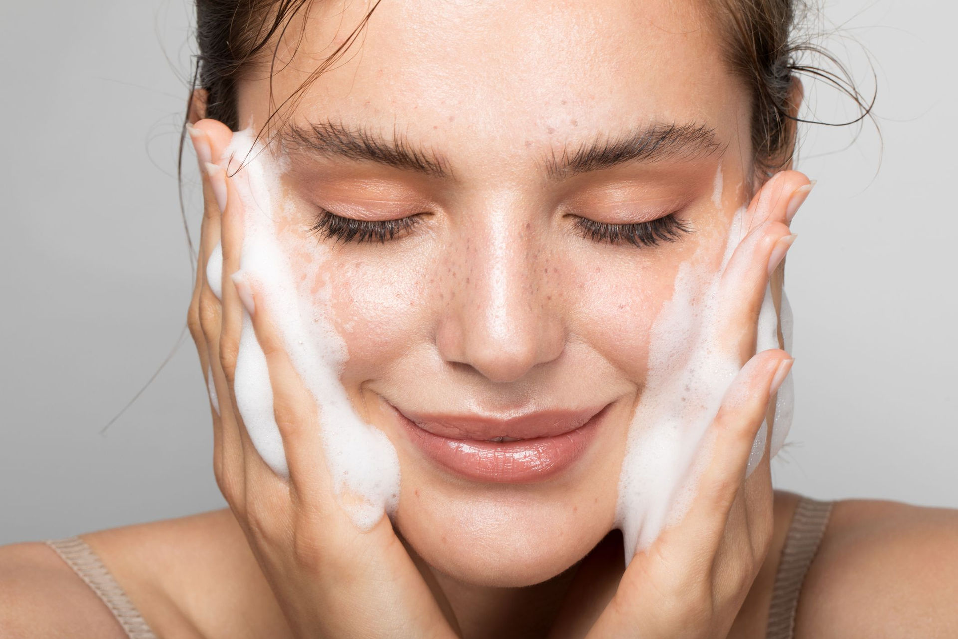  Làm sạch da là một bước skincare không thể thiếu. Ảnh: Getty Image.
