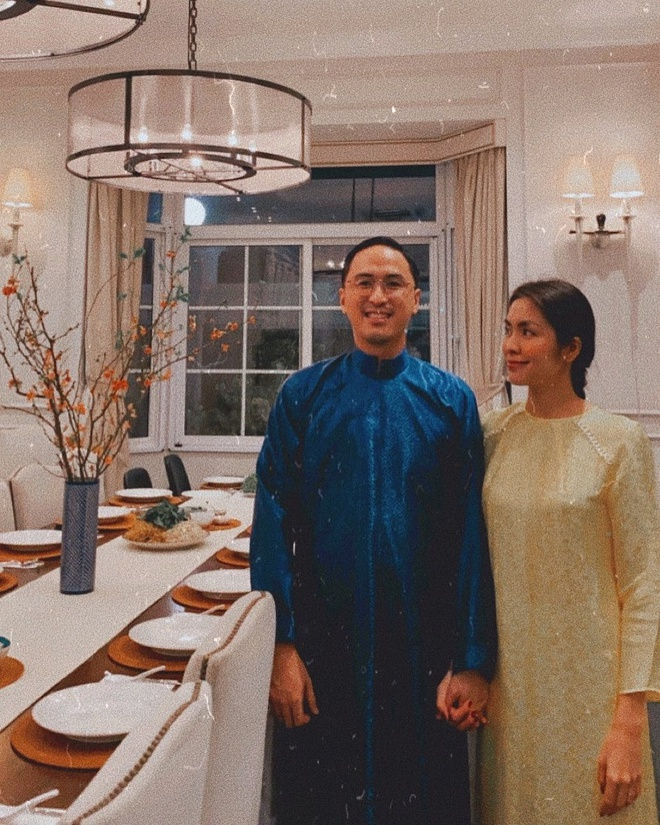 Tăng Thanh Hà cùng chồng diện áo dài tết đơn giản trong ngày cúng 30 Tết.