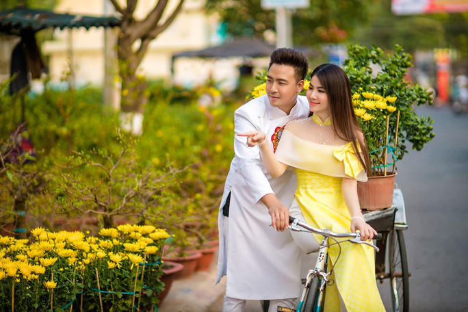 Gia đình nghệ sĩ Việt thay phiên nhau đăng ảnh Tết hạnh phúc