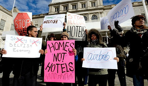 Làn sóng biểu tình chống Airbnb diễn ra nhiều nơi tại châu Âu.
