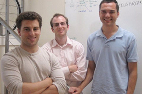Nathan Blecharczyk và đồng sáng lập Brian Chesky và Joe Gebbia khi vừa mới khởi nghiệp.