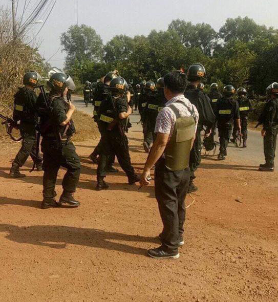 Rất đông lực lượng cảnh sát bao vây để bắt đối tượng Tuấn.