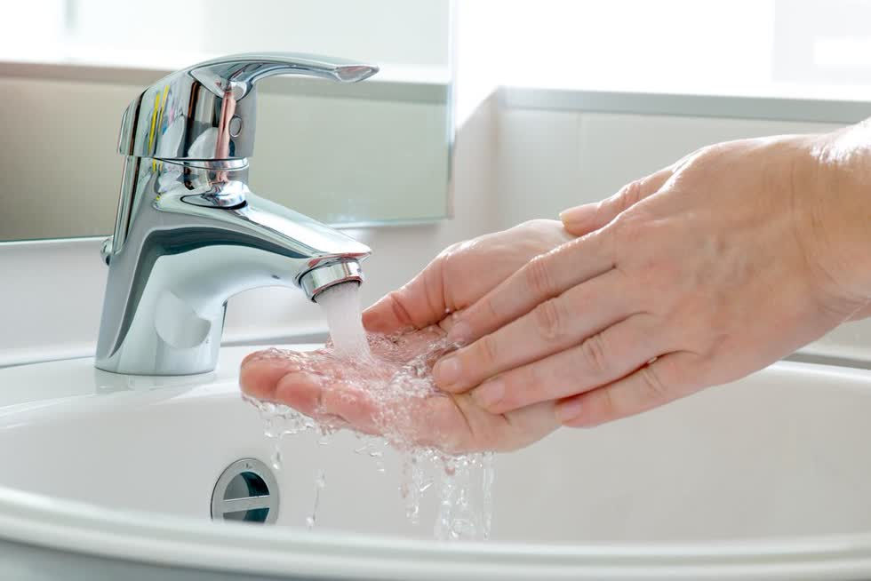 Rửa tay thường xuyên và trước khi ăn cũng là một cách tuyệt vời khác để giữ sức khỏe cho tất cả mọi người.
