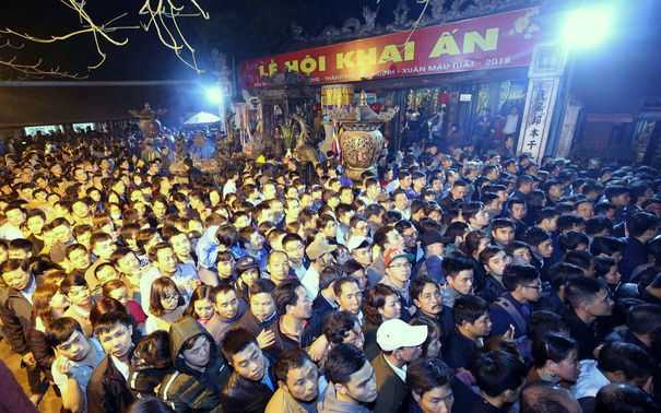 Theo kế hoạch của UBND thành phố Nam Định, Lễ hội Khai ấn đền Trần Xuân Canh Tý 2020 diễn ra vào đêm 7/2 (ngày 14 tháng Giêng), nhưng phải hoãn vì dịch virus corona.