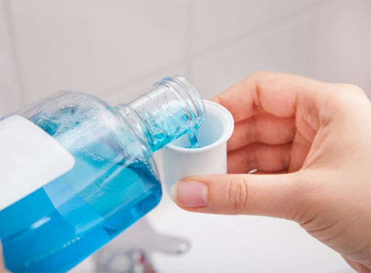 Tự chế nước rửa tay trong tình trạng khan hiếm hàng