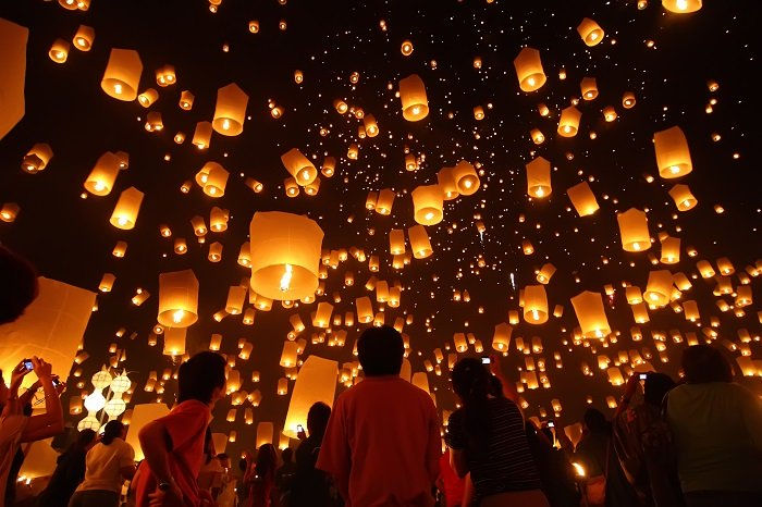 Người Đài Loan ghi những câu ước nguyện vào đèn lồng và thả bay lên trời trong dịp Tết Nguyên tiêu.