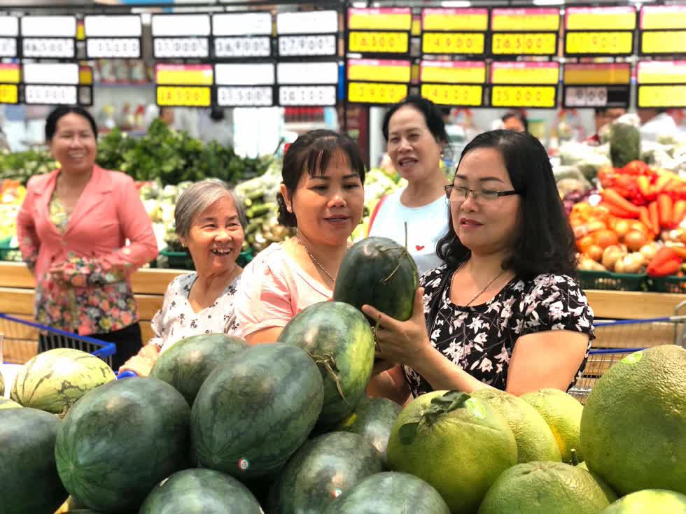 Siêu thị giảm giá mạnh 12.000 tấn nông thủy sản hỗ trợ người tiêu dùng. 